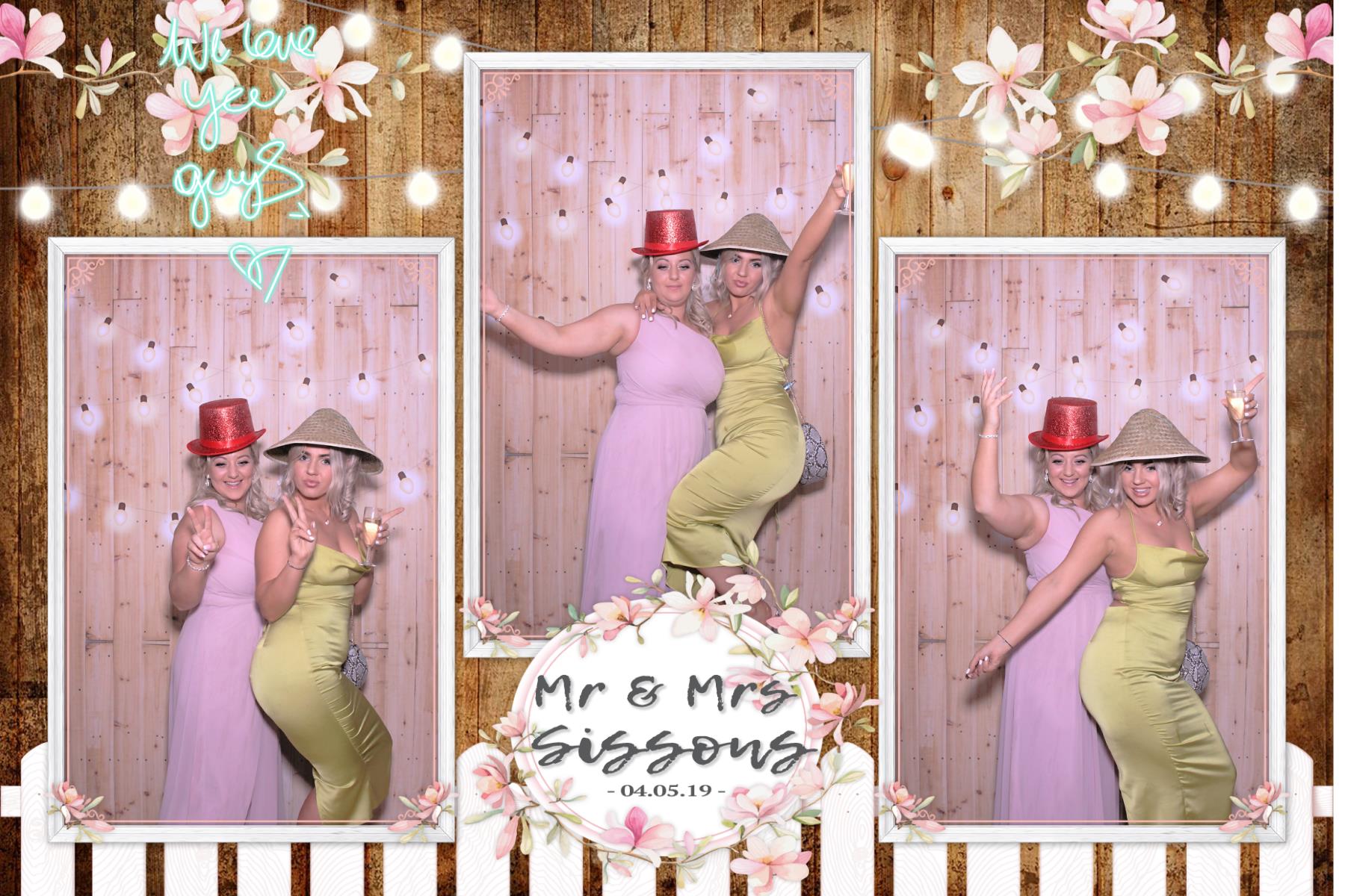Mr and Mrs Sissons | View more photos from the event at gallery.blissbooth.co.uk/u/BlissBooth/Mr-and-Mrs-Sissons